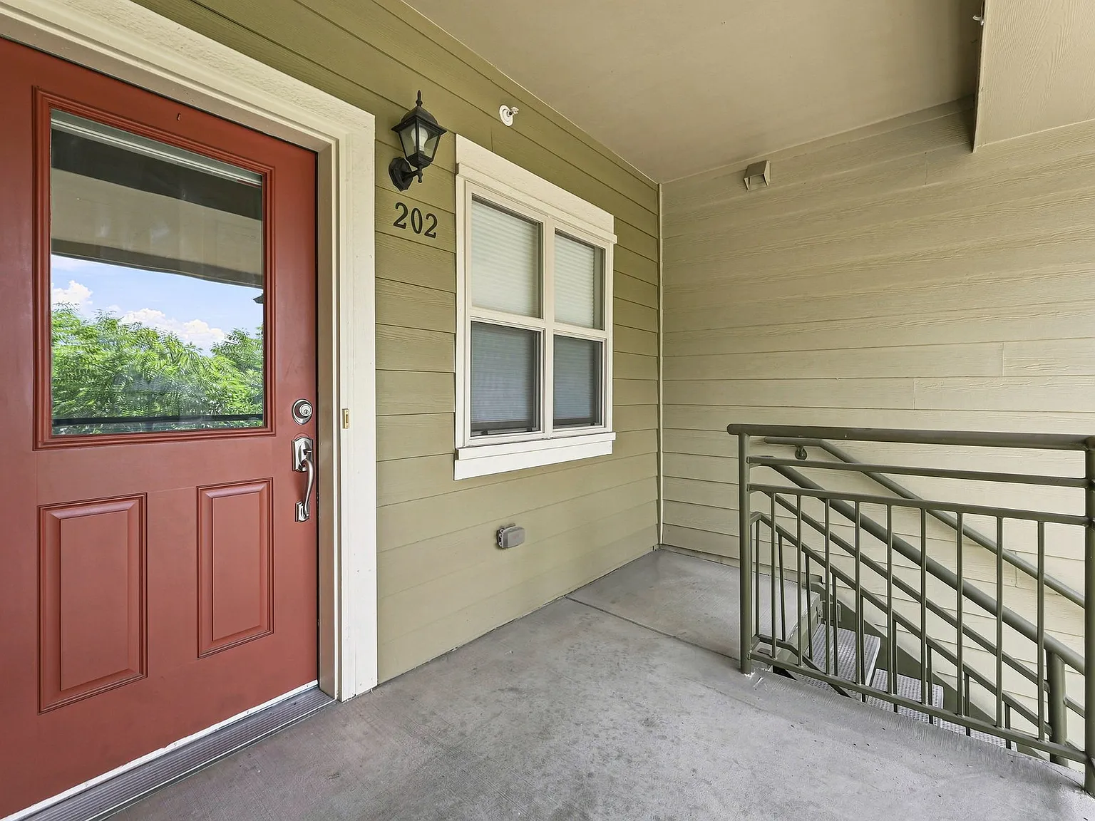 2 bed, 964 sqft, $2,150 — Photo 2