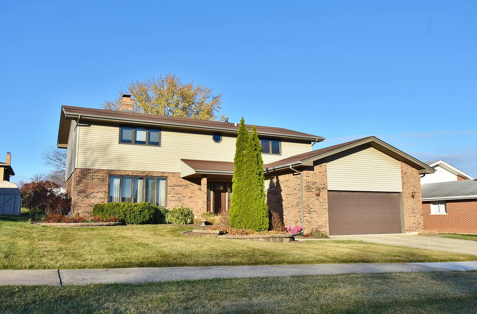 14744 Maple Ave photo 1