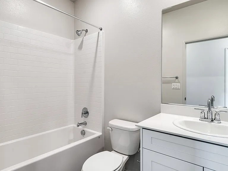 2054 Bergamot St — Photo 11