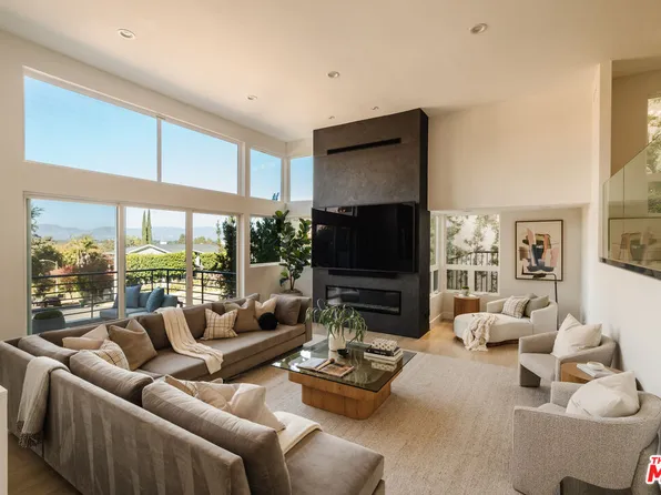 13866 Valley Vista Blvd, Sherman Oaks, CA 91423