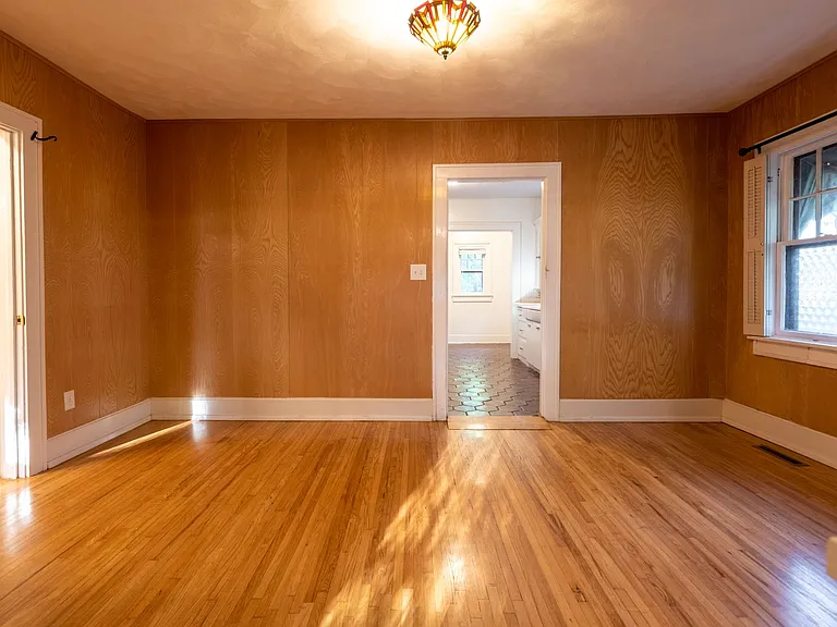 1554 S Campbell Ave — Photo 8