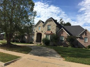 2457 N Covington Park Blvd, Fayetteville, AR 72703