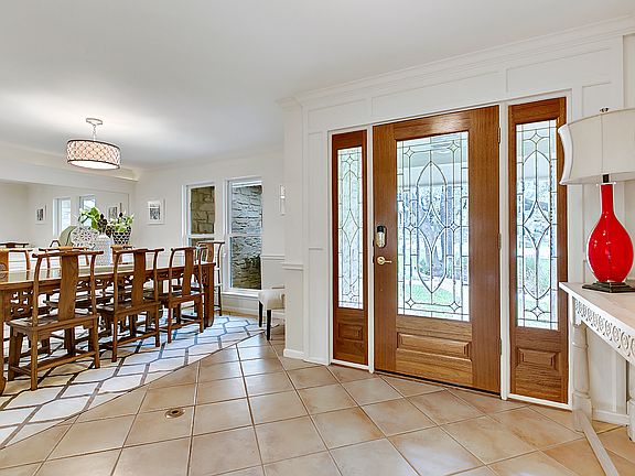 3rd image of 7805 Lindenwood Cir
