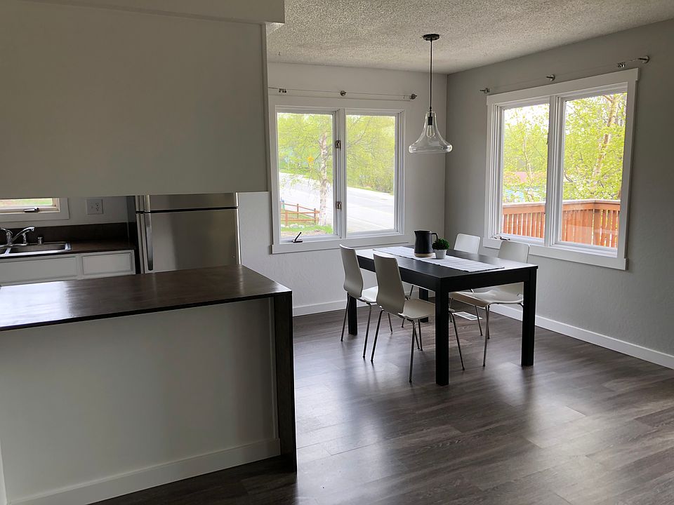 Bar/dining