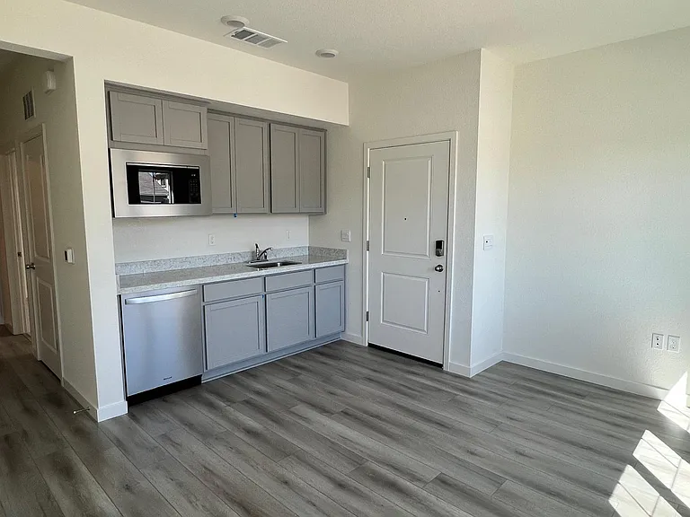 Lobby / Kitchenette