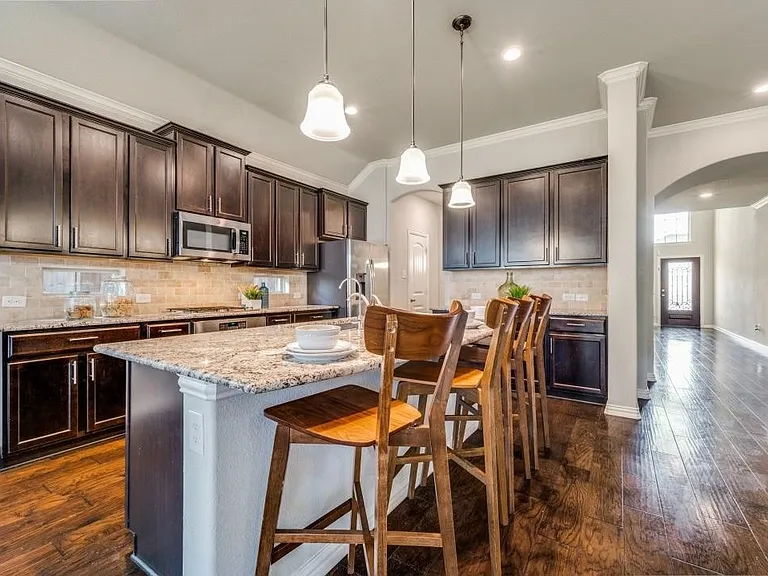 2417 Austin Ln — Photo 8