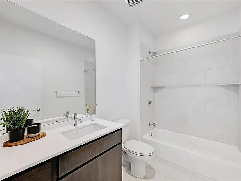 705 N Bluff Dr #11 — Photo 16