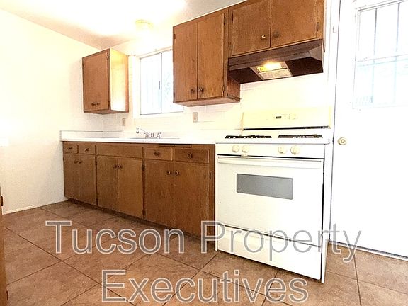 2nd image of 4239 E Lee St