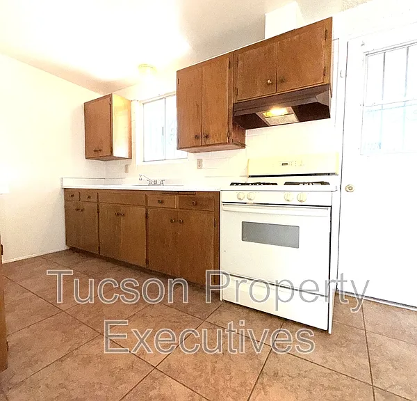 4239 E Lee St — Photo 2