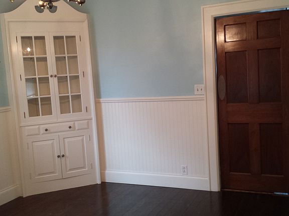 Dining room w/built in