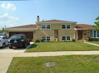 9800 N Canavan Ct, Niles, IL 60714
