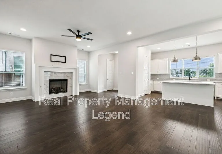 6644 Windfall Dr — Photo 2