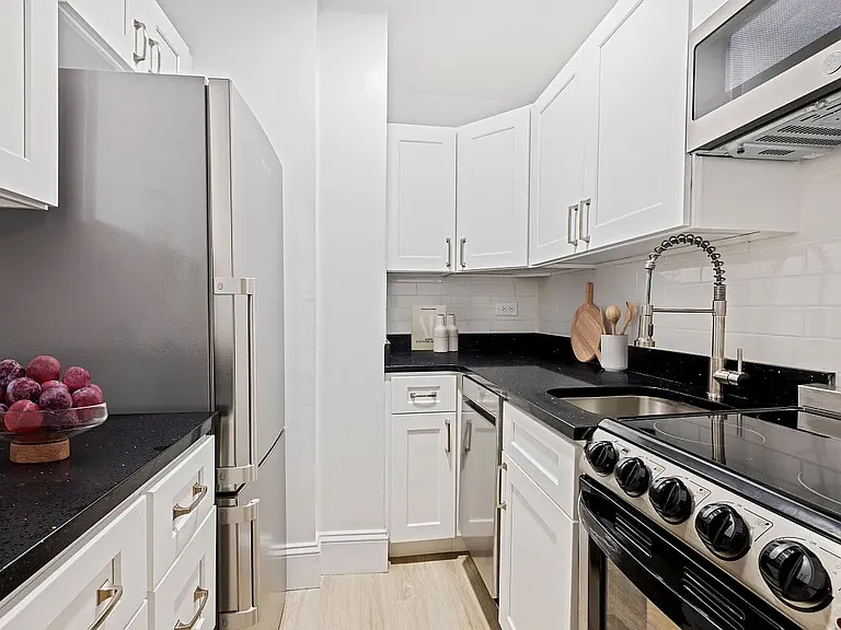 50 W 34th St #19B9 — Photo 6