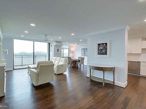 4th image of 5225 Pooks Hill Rd APT 1804S