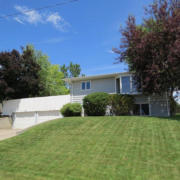1st image of 617 32nd Ave NE