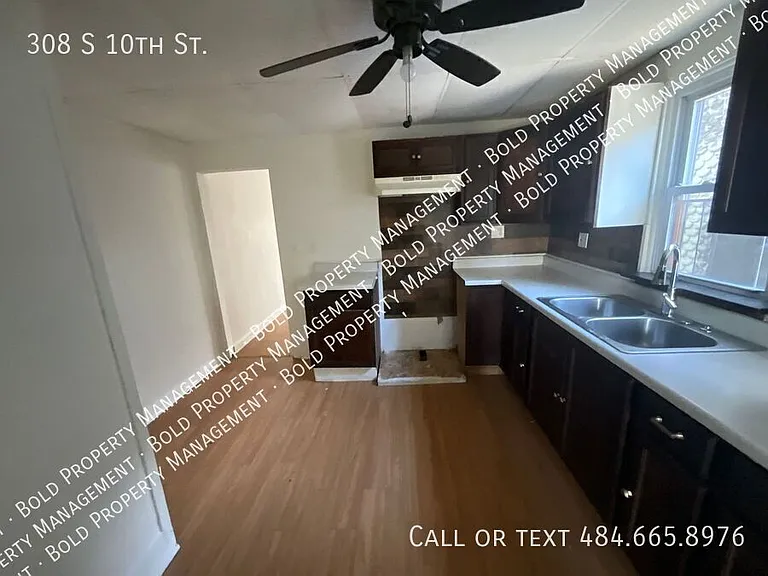 308 S 10th St — Photo 8