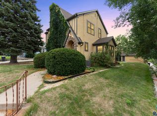 300 E Stearns Ave, Chamberlain, SD 57325