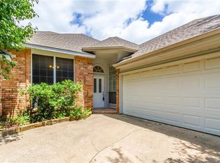 5359 Crescent Lake Dr, Fort Worth, TX 76137