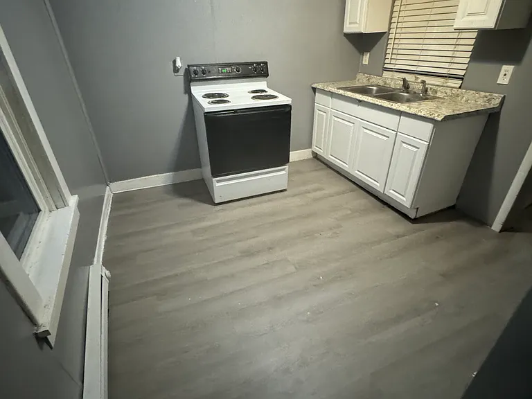 720-722 E Decatur St — Photo 5