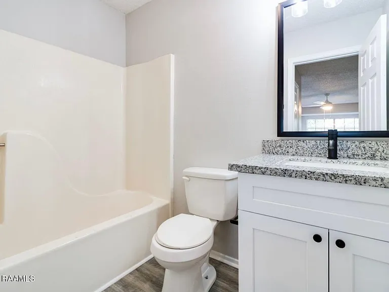 107 Meudon St #D — Photo 12