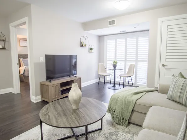 481 Rupert Ave #201, Whitchurch Stouffville, ON L4A 1Y7