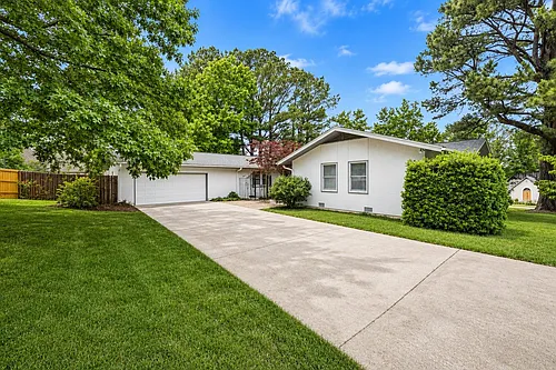 315 E Fairway Ln Photo 1