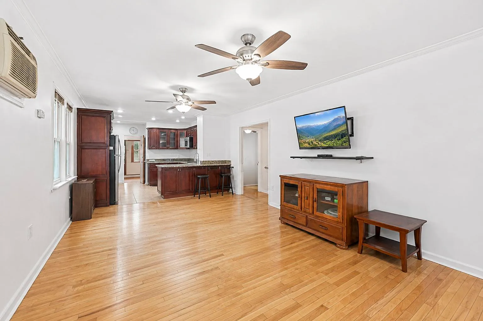 3 bed, 1200 sqft, $3,600 — Photo 4