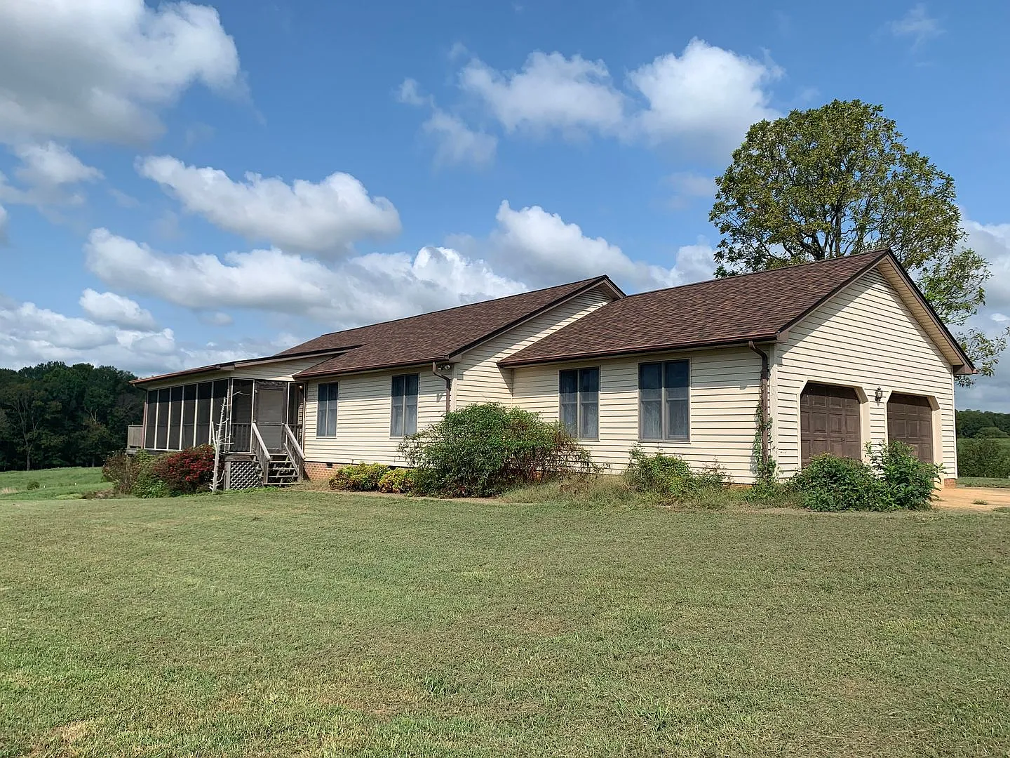 Country Living for Lease — Photo 1