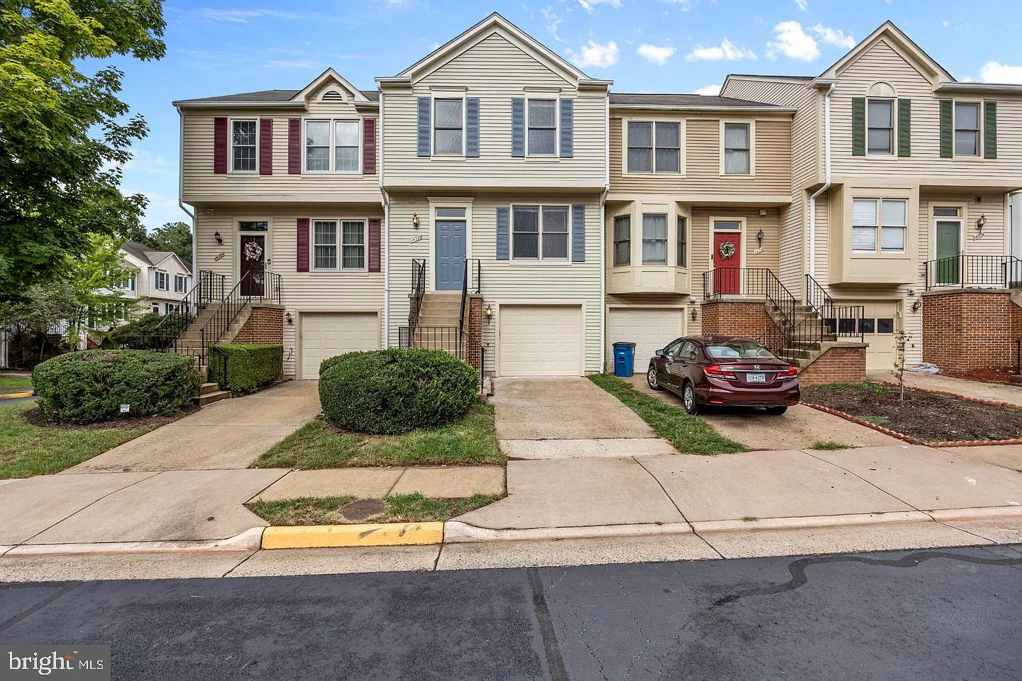 3 bed, 3.5 bath, 1320 sqft, $2,900 — Photo 1
