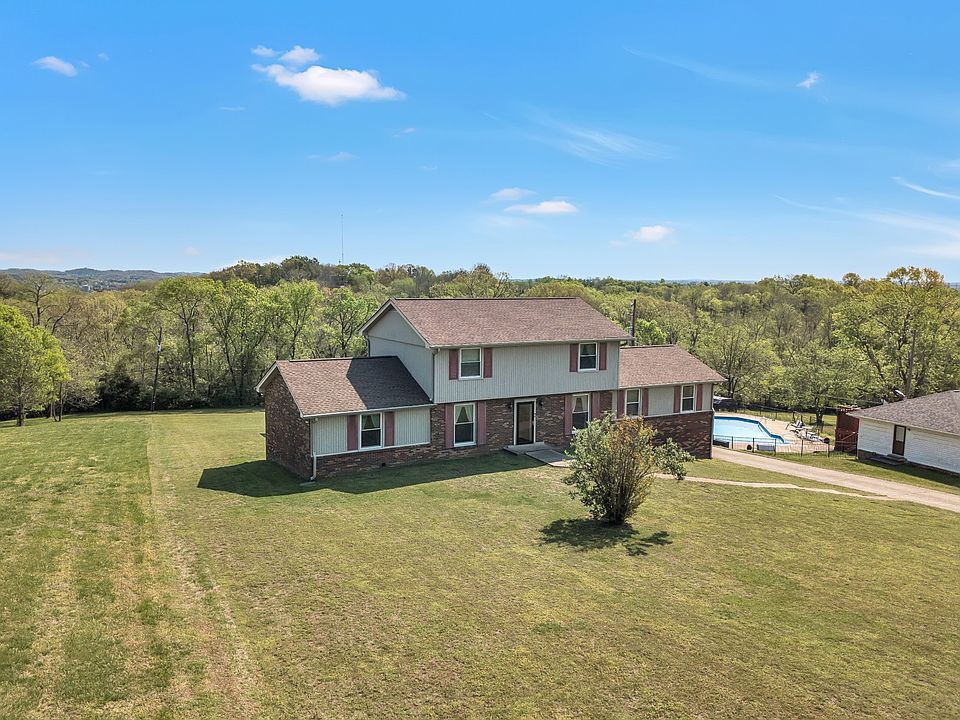 1st image of 415 Highland Heights Dr