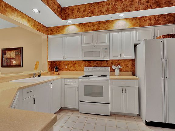 2nd image of 4151 Sawgrass Point Dr APT 103