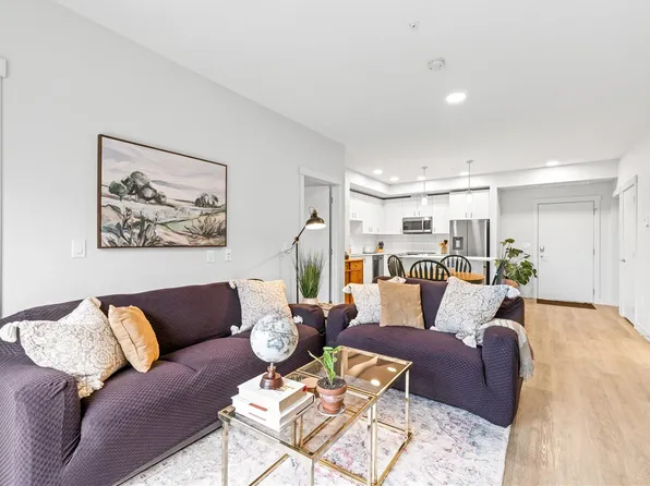 120 Jensen Ave W #103E, Parksville, BC V9P 1L9