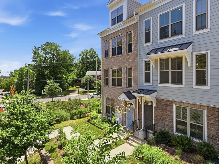 2252 S Glebe Rd — Photo 30