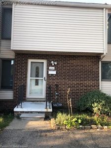 2156 Village West Dr S, Lapeer, MI, 48446