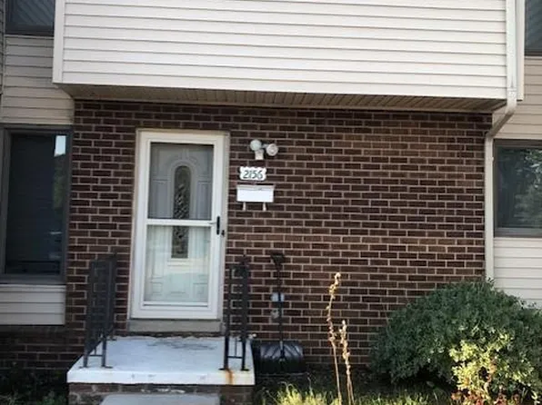 2156 Village West Dr S, Lapeer, MI 48446