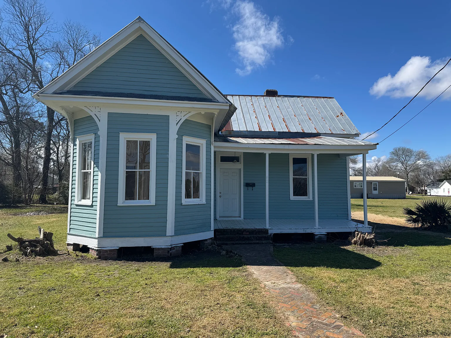 2 bed, 1.5 bath, 1200 sqft, $800 — Photo 1