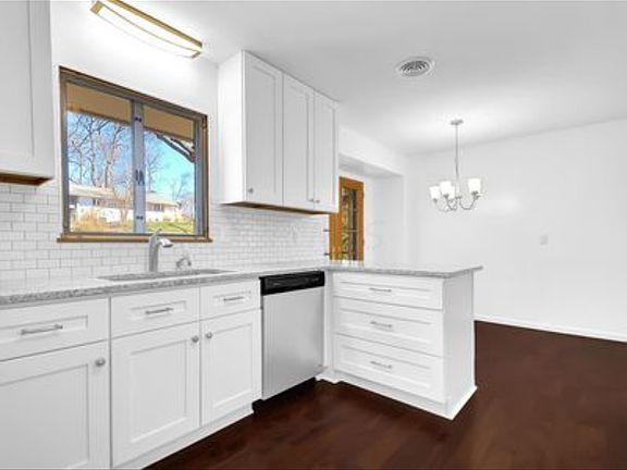 5th image of 2557 Charing Rd