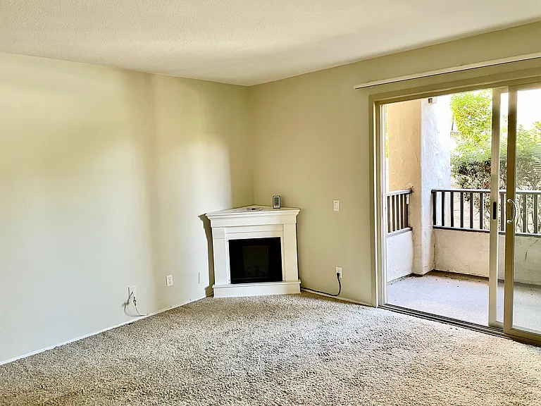 2530 Clairemont Dr — Photo 19
