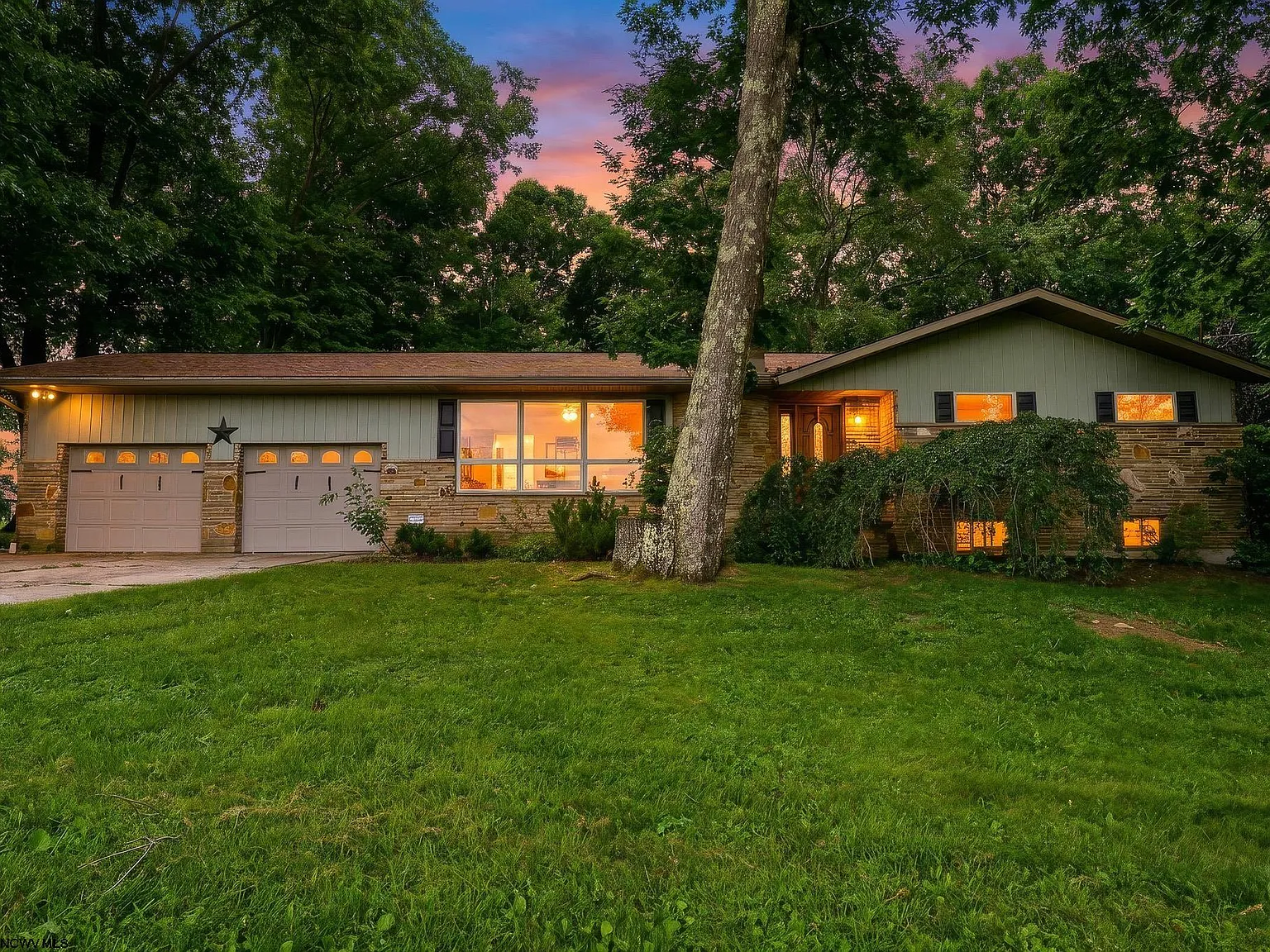 3 bed, 3.0 bath, $1,800 — Photo 1