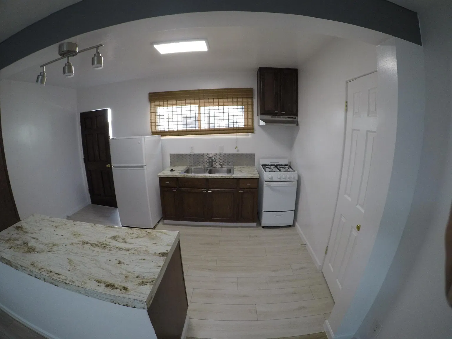 Studio, 450 sqft, $1,950 — Photo 3