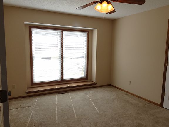 5th image of 1009 NW Heatherwood Dr