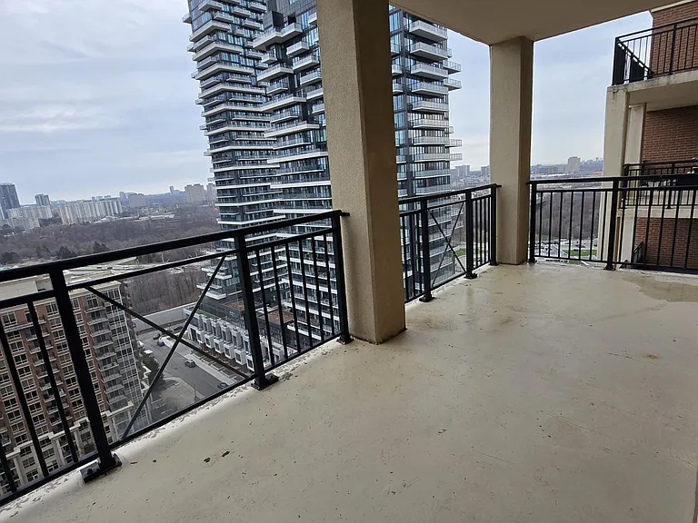 1101 Leslie St #Penthouse 2006 — Photo 19