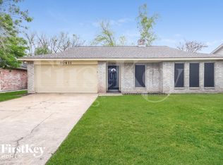 10411 Cedartowne Ln, Sugar Land, TX 77498