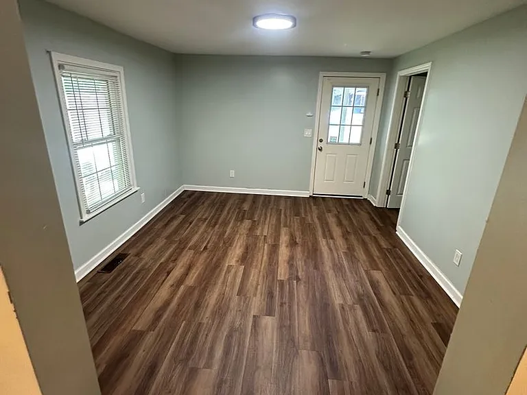 214 Walter St — Photo 18