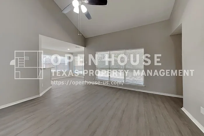 4 bed, 2.5 bath, 2316 sqft, $2,350 — Photo 3