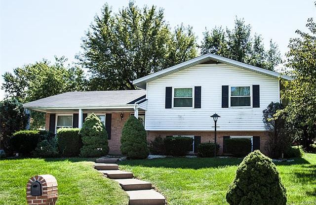 1st image of 916 Cadora Dr