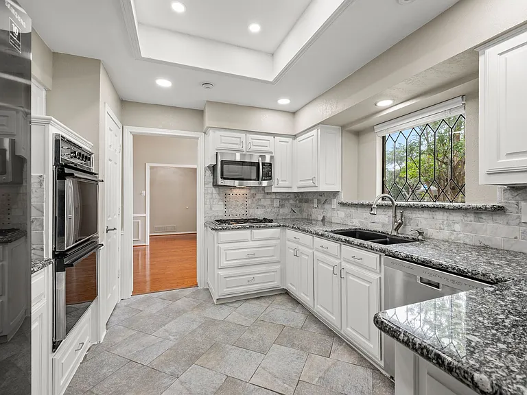 1802 Campbell Trl — Photo 12