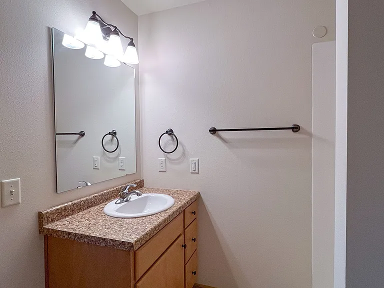 1201 N Memorial Drive 2401 Semling Dr — Photo 23