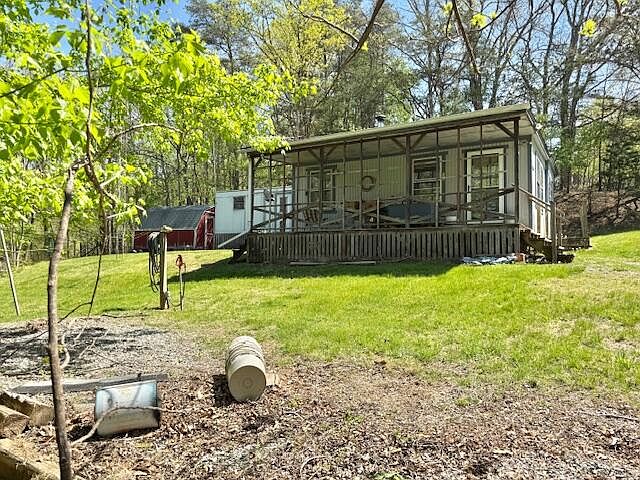 2nd image of 1142 Davis Ln