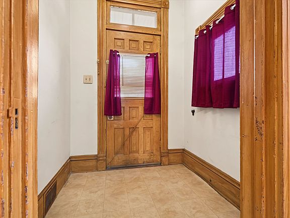 4th image of 1212 W Olive St